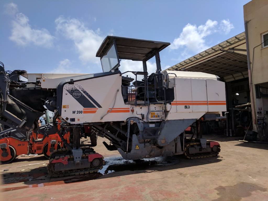 Used Wirtgen W200 Asphalt Cold Milling Machines Year: 2011 For Sale 