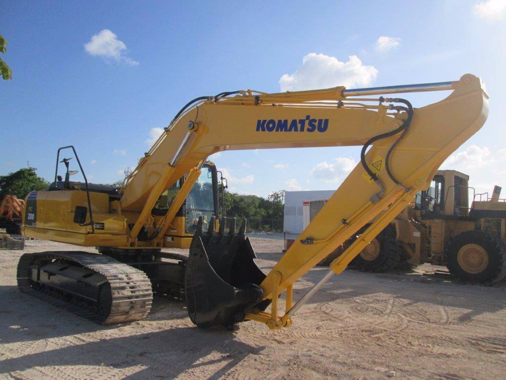 Used Komatsu pc200 crawler excavators Year 2012 Price 115,000 for