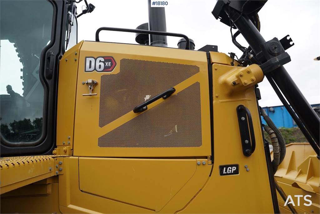 CAT D6