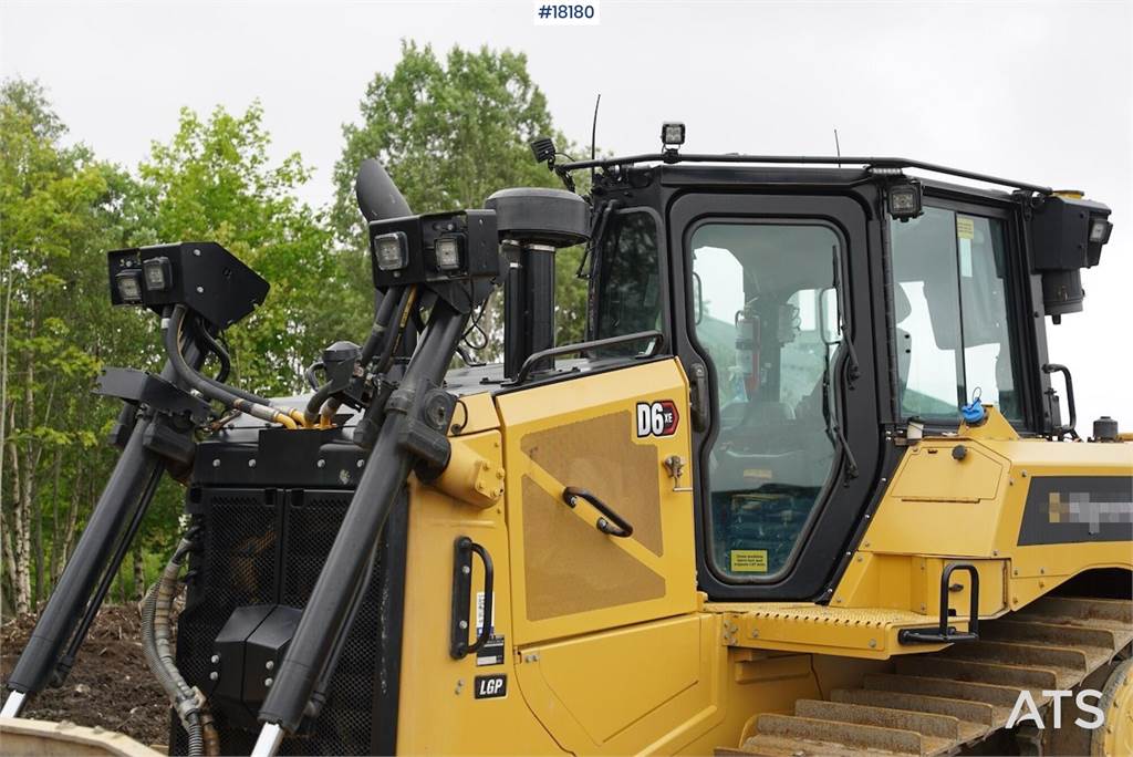 CAT D6