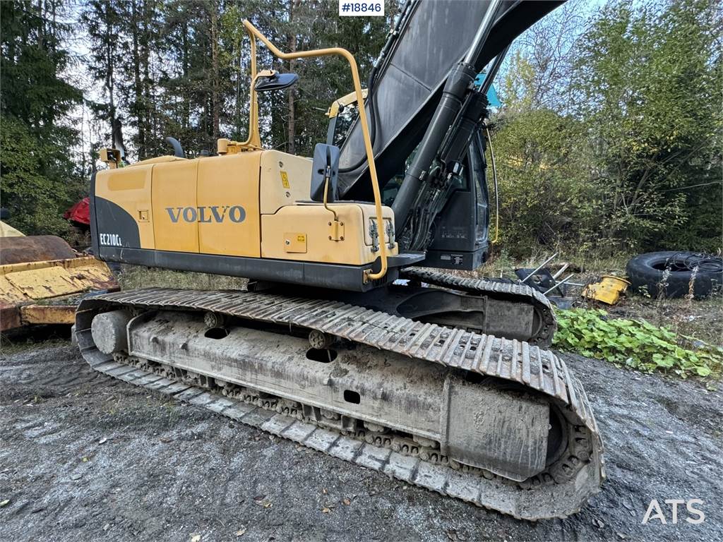 Volvo EC210CL Tracked excavator w/ tilt and 2 buckets WA