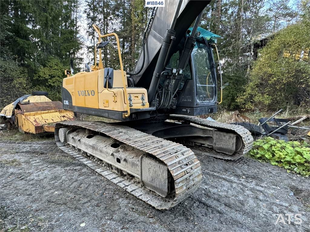 Volvo EC210CL Tracked excavator w/ tilt and 2 buckets WA