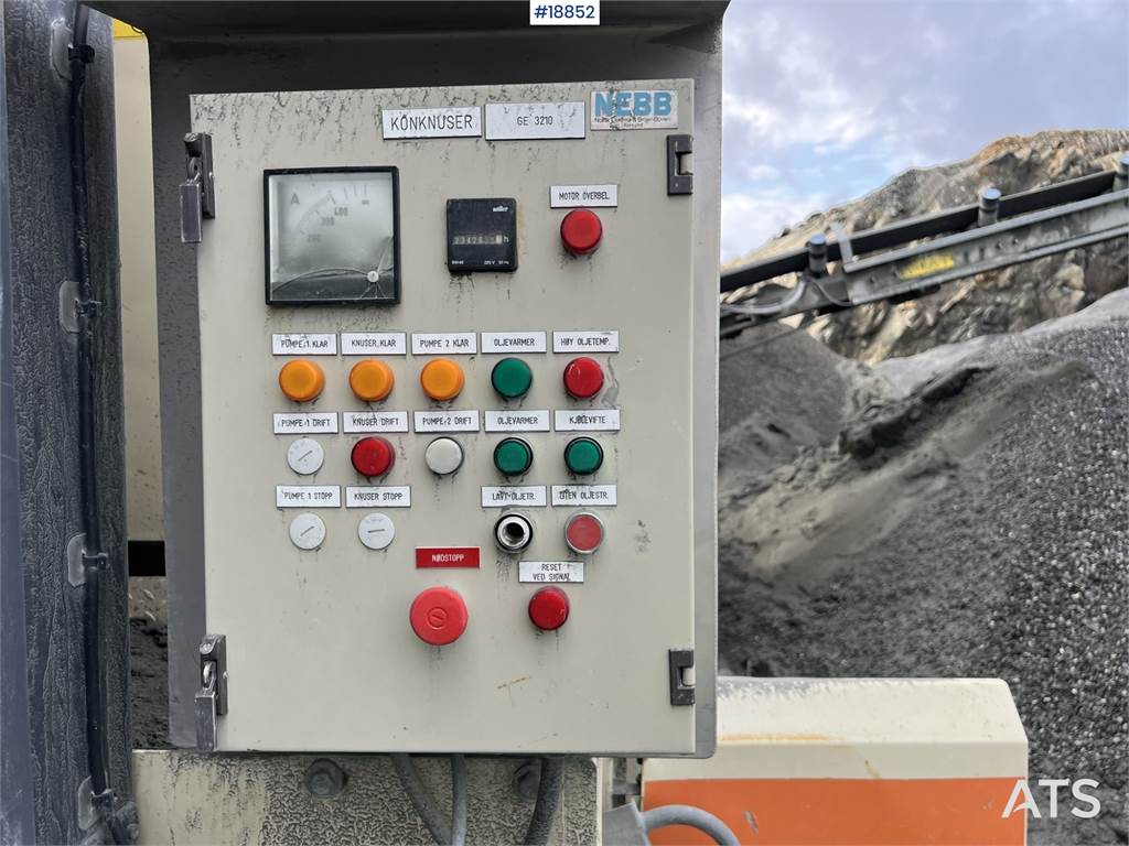 Metso Lokotrack LT220D crusher w/ screen, box and belt