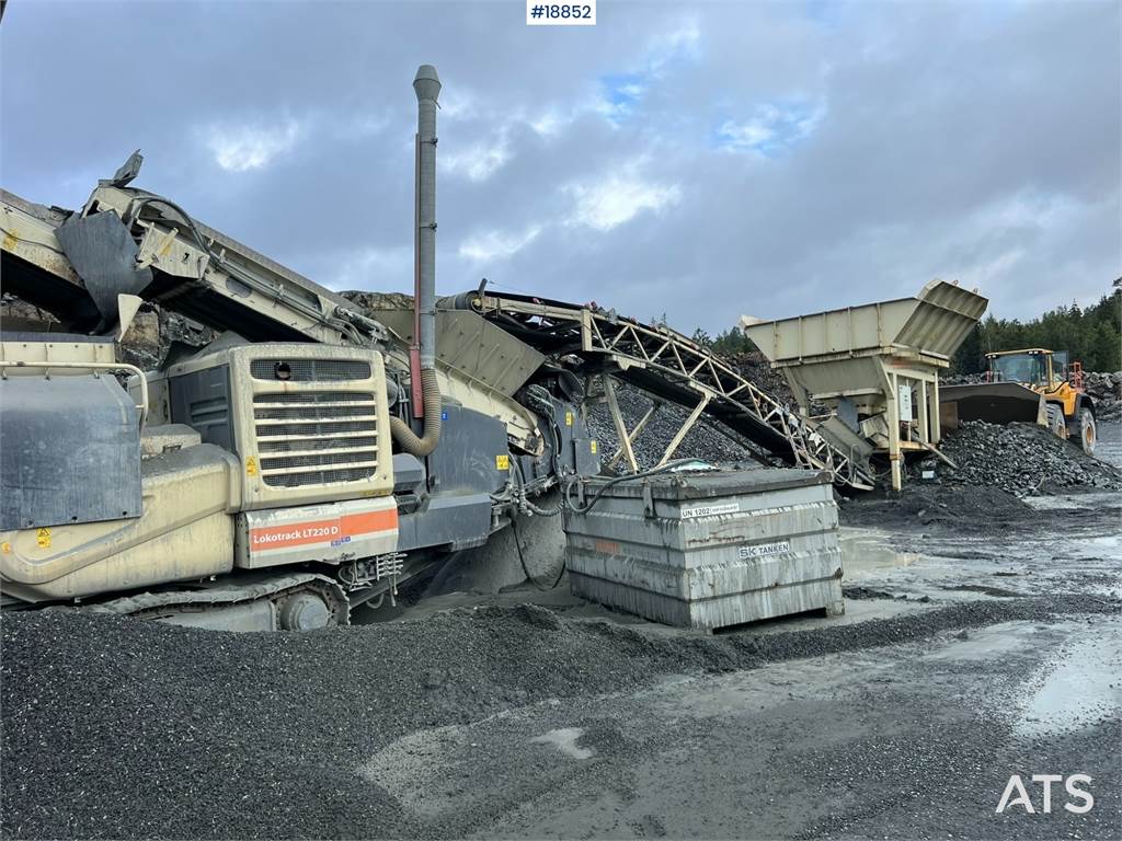 Metso Lokotrack LT220D crusher w/ screen, box and belt