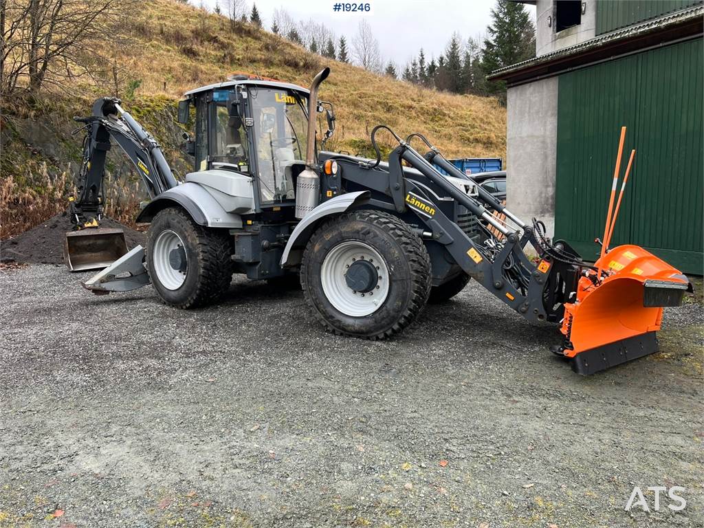 Lännen 8600i Backhoe w/ Rototilt, Bucket, Pinch, sanding