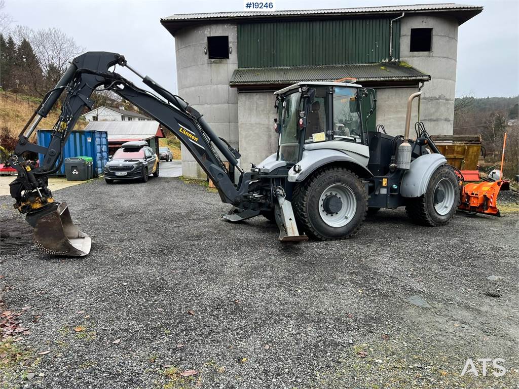 Lännen 8600i Backhoe w/ Rototilt, Bucket, Pinch, sanding