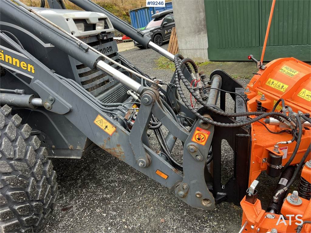 Lännen 8600i Backhoe w/ Rototilt, Bucket, Pinch, sanding