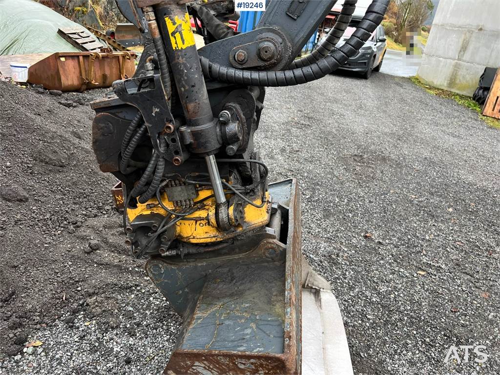 Lännen 8600i Backhoe w/ Rototilt, Bucket, Pinch, sanding