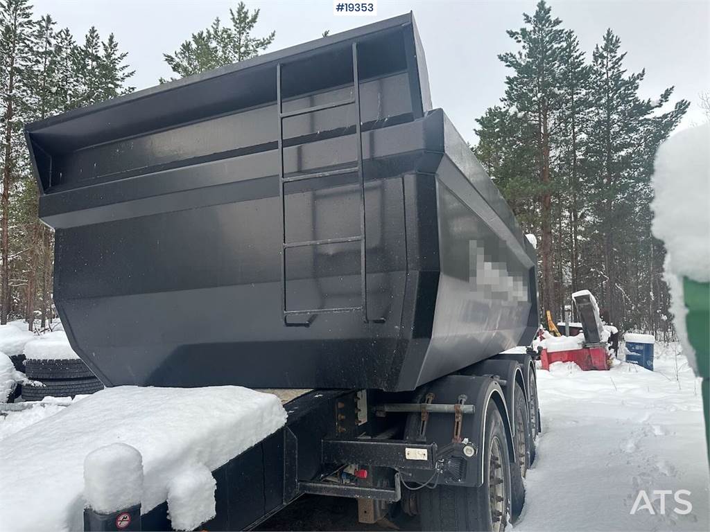 Volvo FH 540 6x4 tipper truck w/ 2011 Nor-Slep triple tr