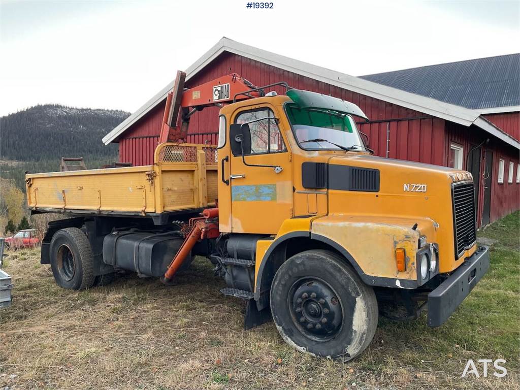 Volvo N720 crane truck 4x2 w/ 1978 Hiab crane. WATCH VID