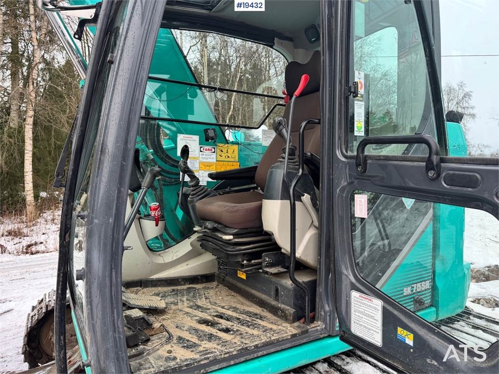 Kobelco SK75SR-3E Tracked excavator w/ Rototilt and 3 buck