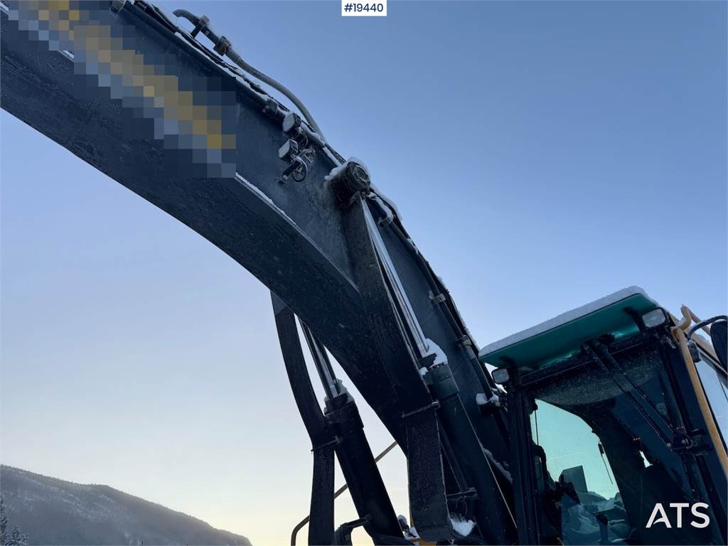 Volvo EC380EL Tracked excavator w/ GPS and Excavator buc