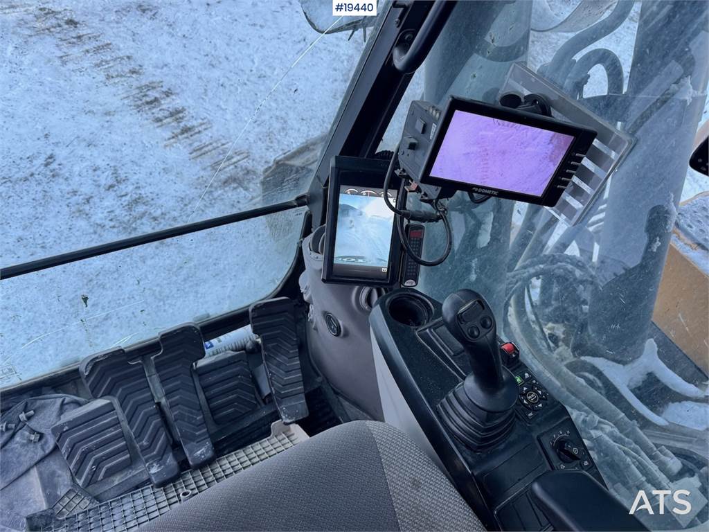 Volvo EC380EL Tracked excavator w/ GPS and Excavator buc