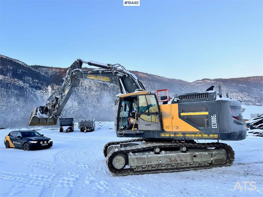 Volvo EC380EL Tracked excavator w/ GPS and Excavator buc