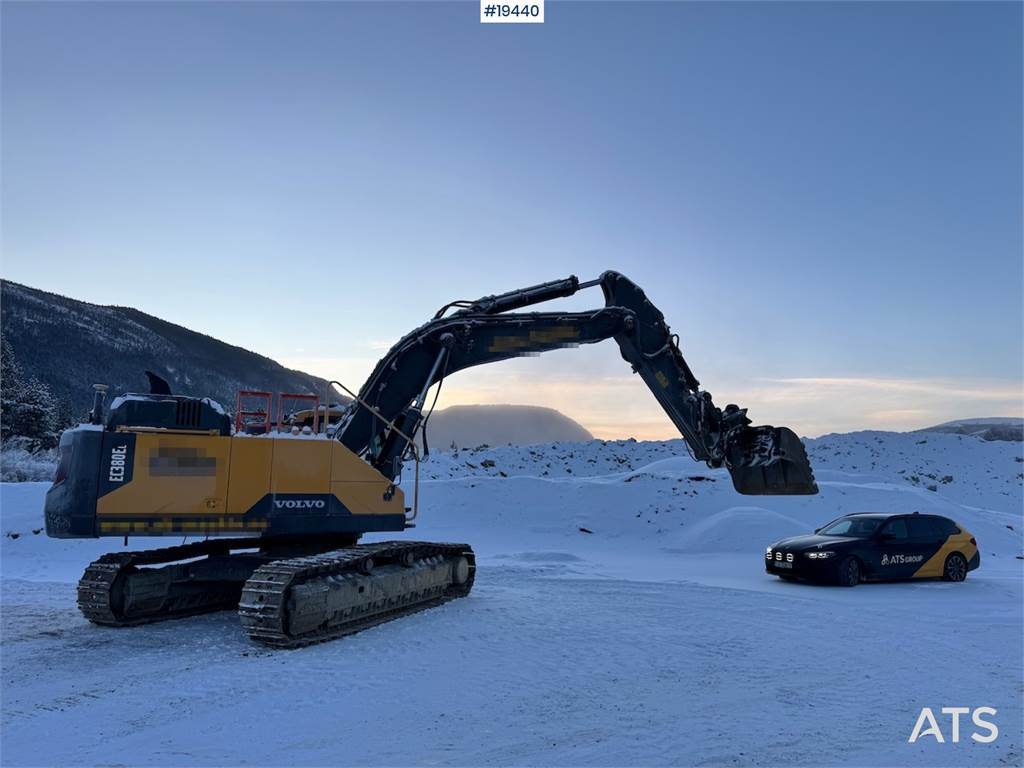 Volvo EC380EL Tracked excavator w/ GPS and Excavator buc