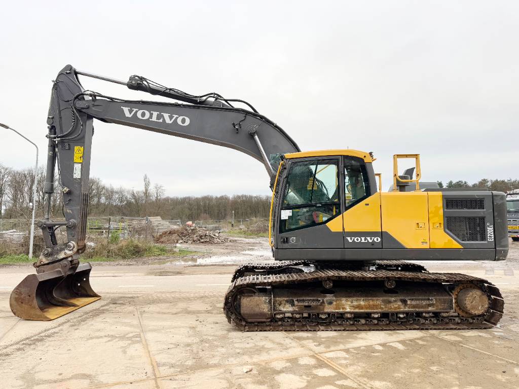 Volvo EC220EL - Hammer Lines / Quick Coupler