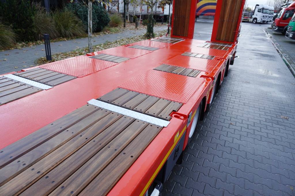 Kässbohrer LB3E / 2024 low-bed semi-trailer