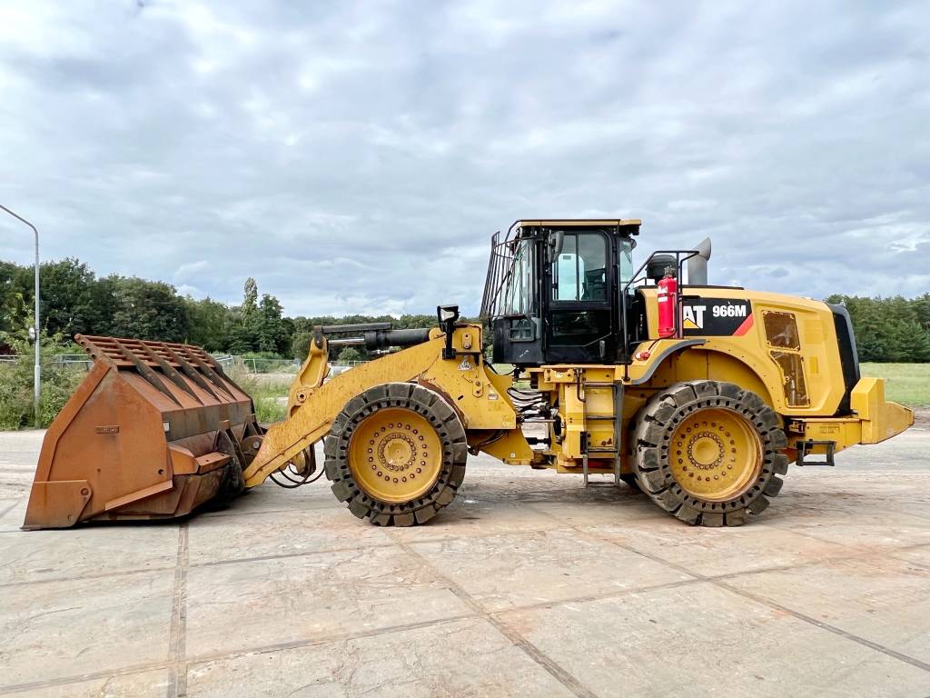 CAT 966M - Excellent Condition / 9.967 HOURS