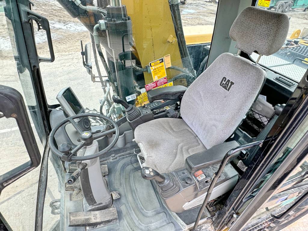 CAT M315D - 360° Engcon Rotating Bucket + Grapple