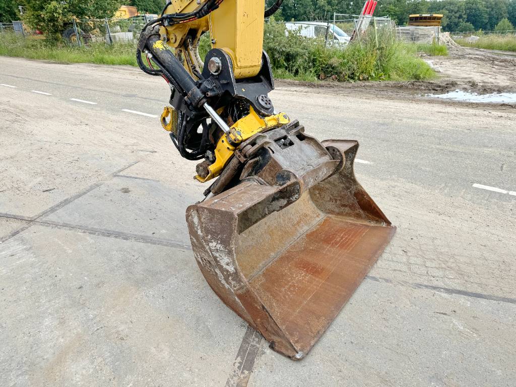 CAT M315D - 360° Engcon Rotating Bucket + Grapple