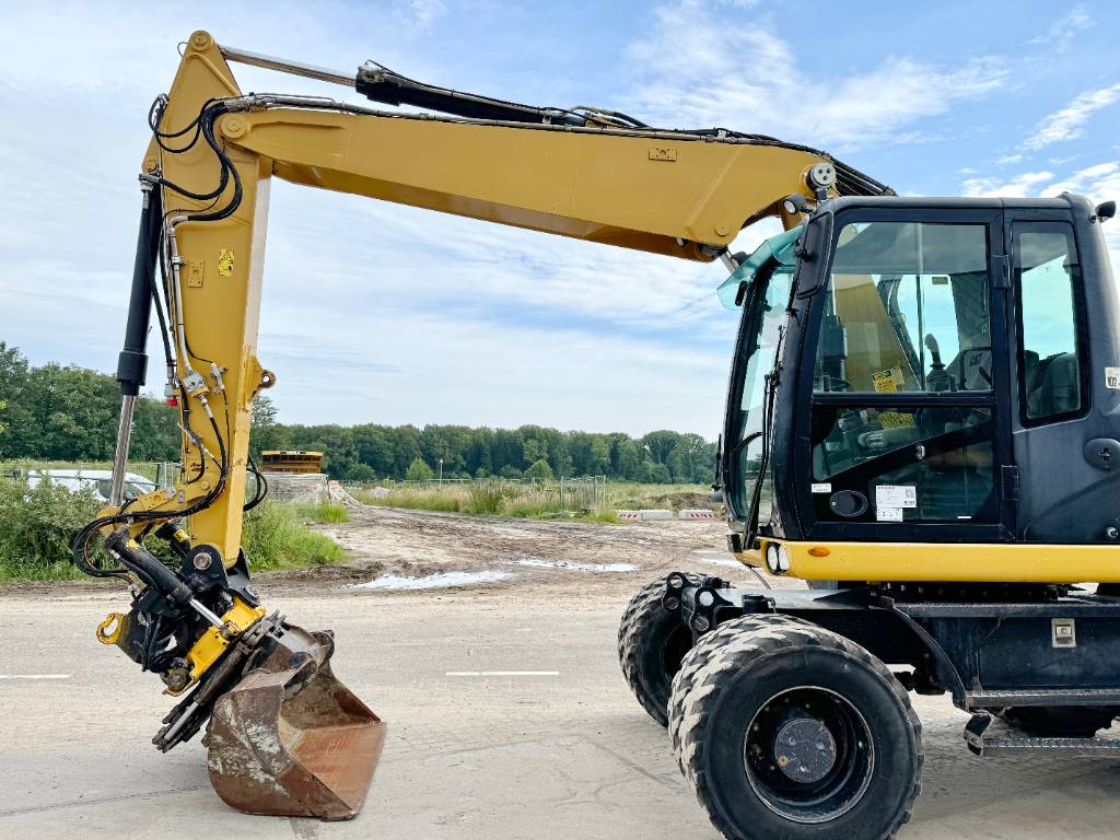 CAT M315D - 360° Engcon Rotating Bucket + Grapple