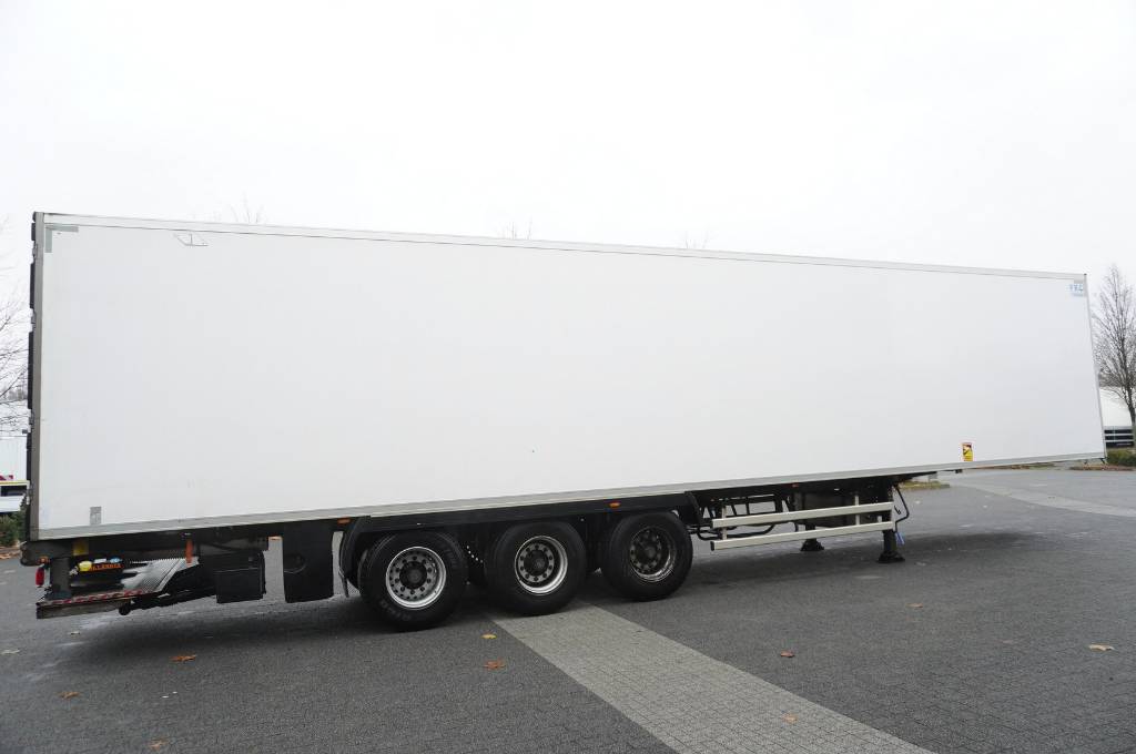 Lamberet refrigerated semi-trailer / Carrier Vector 1550 un