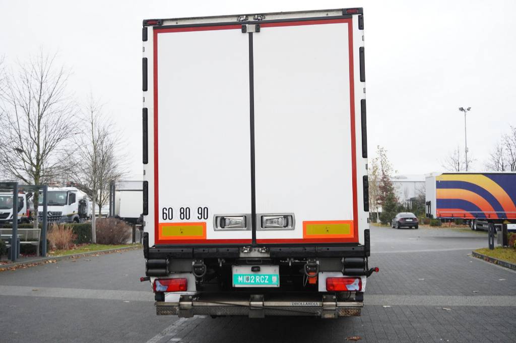 Lamberet refrigerated semi-trailer / Carrier Vector 1550 un