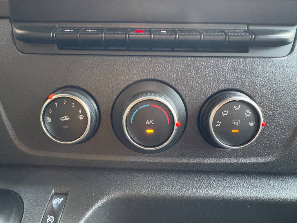 Renault Master 150hp - Automatic Airco Cruise Plancher