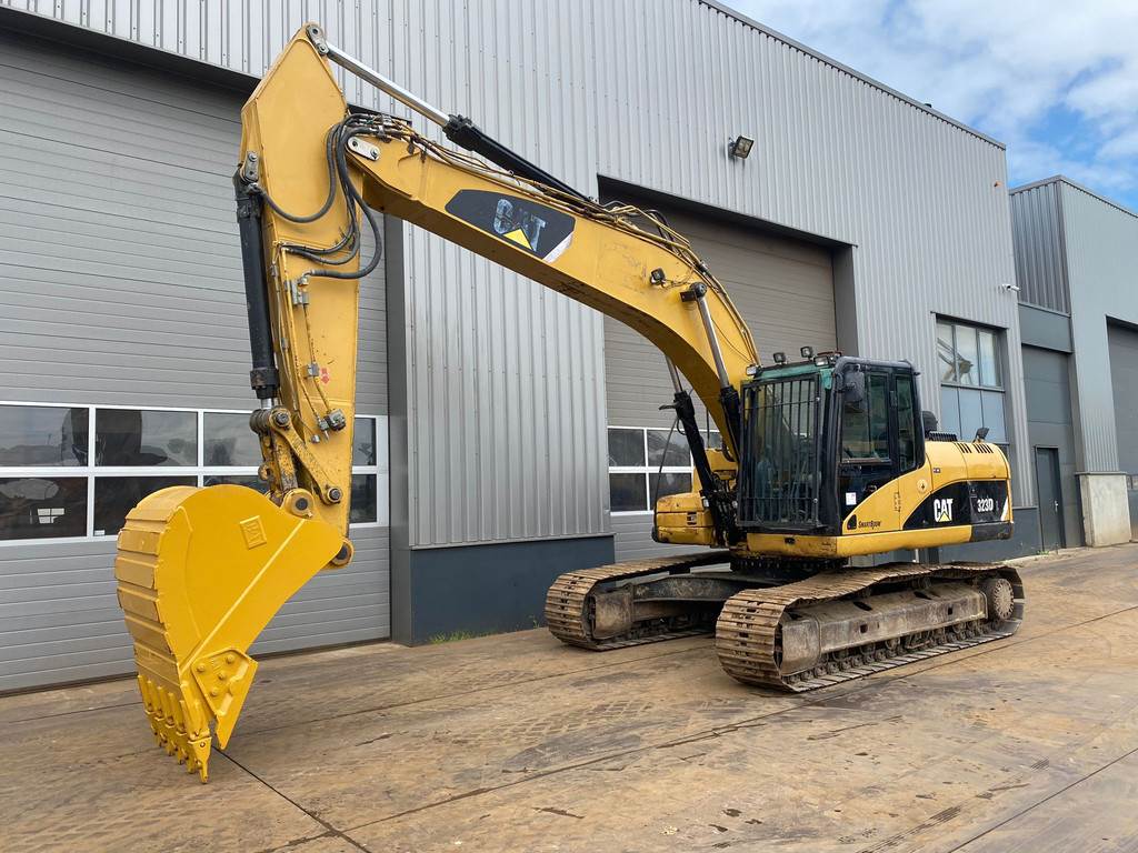 CAT 323DL - New original Caterpillar bucket with teeth