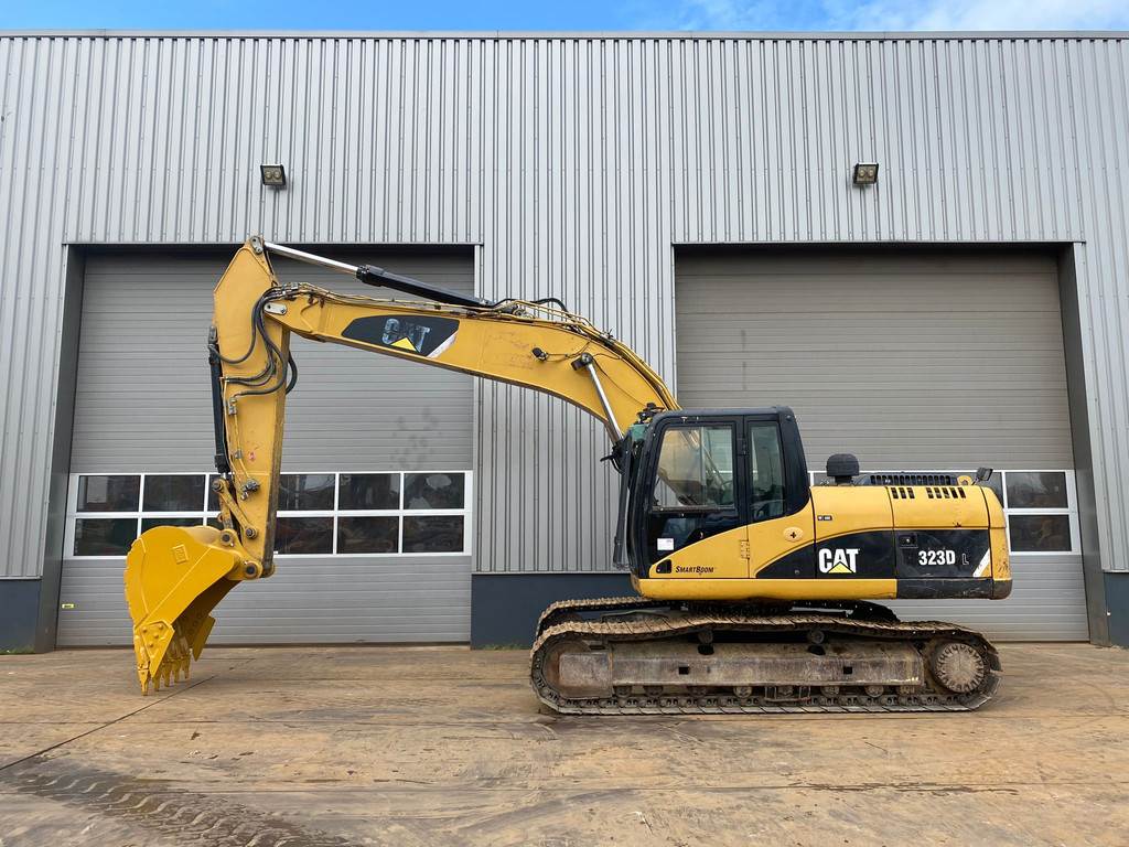 CAT 323DL - New original Caterpillar bucket with teeth