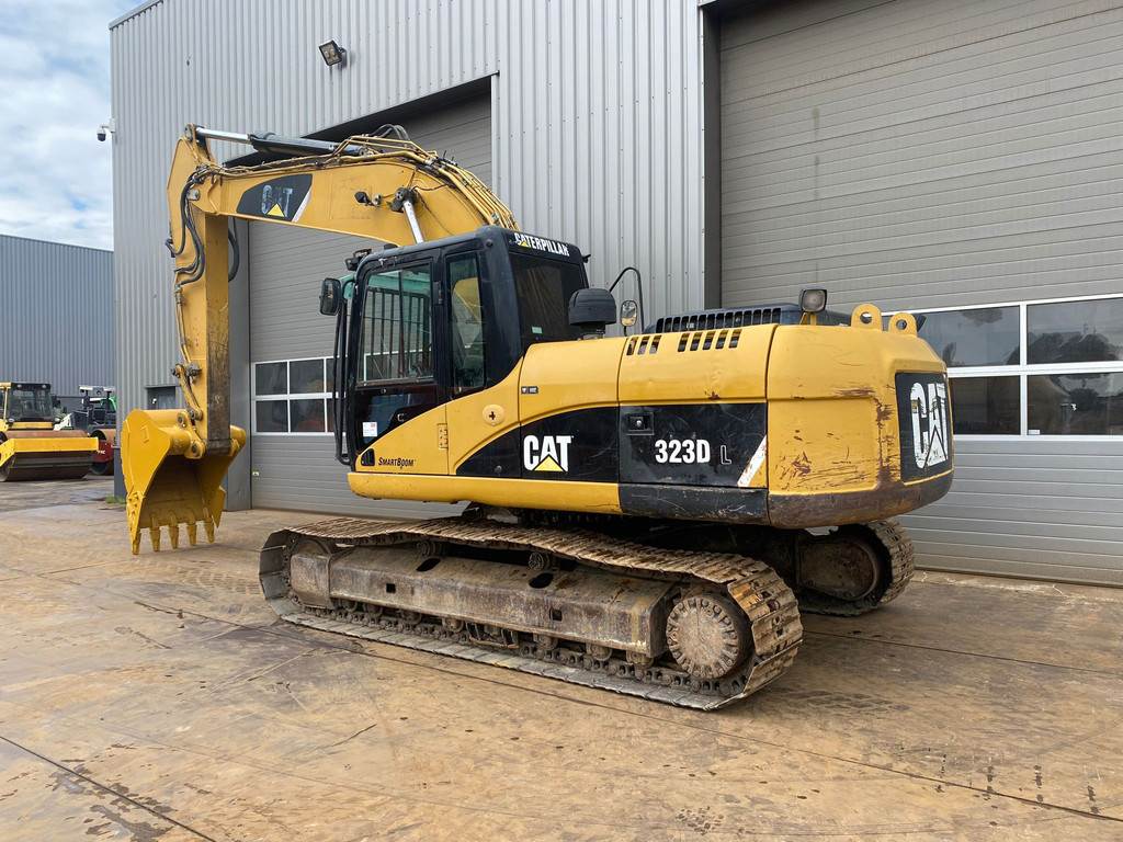 CAT 323DL - New original Caterpillar bucket with teeth