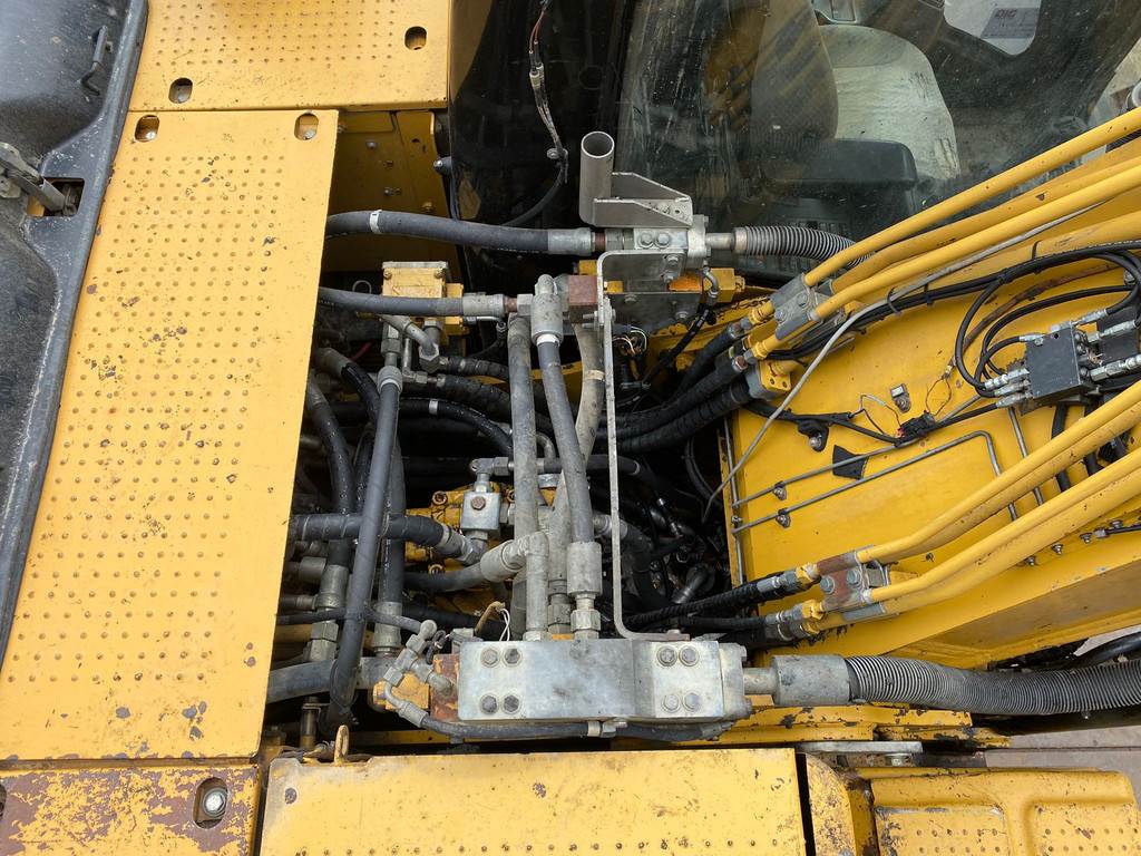 CAT 323DL - New original Caterpillar bucket with teeth