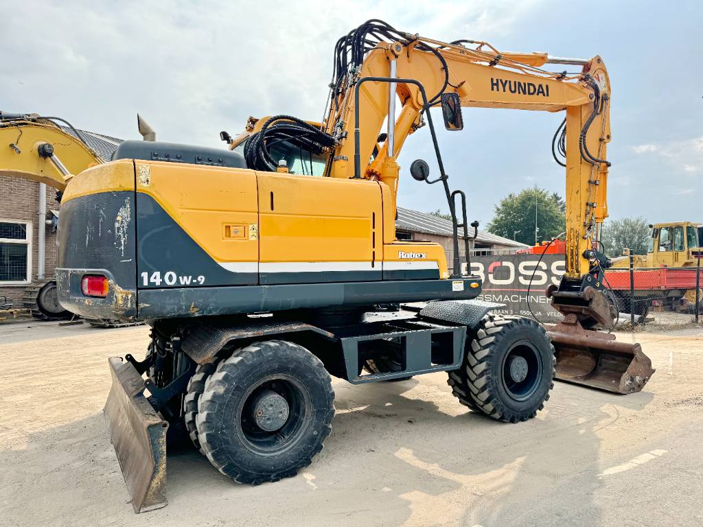 Hyundai R140W-9 - German Machine / Tilting Bucket