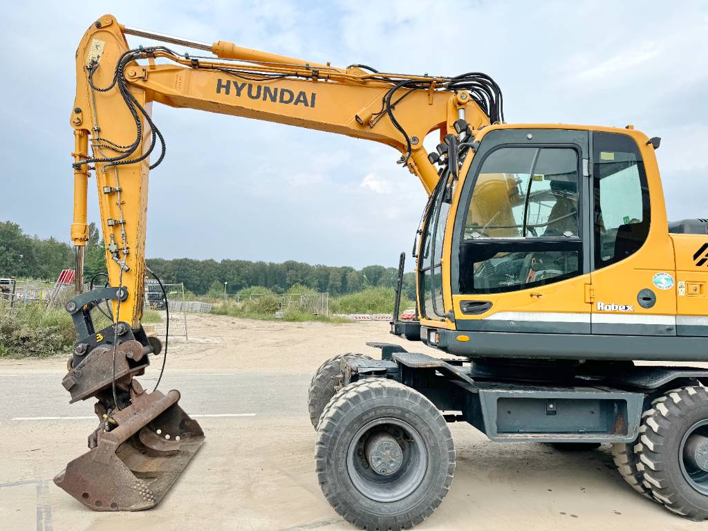 Hyundai R140W-9 - German Machine / Tilting Bucket