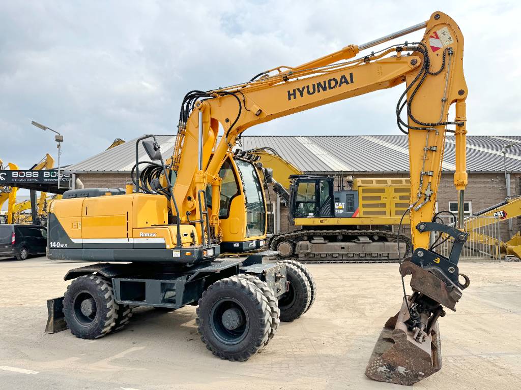 Hyundai R140W-9 - German Machine / Tilting Bucket