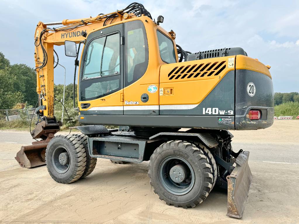 Hyundai R140W-9 - German Machine / Tilting Bucket