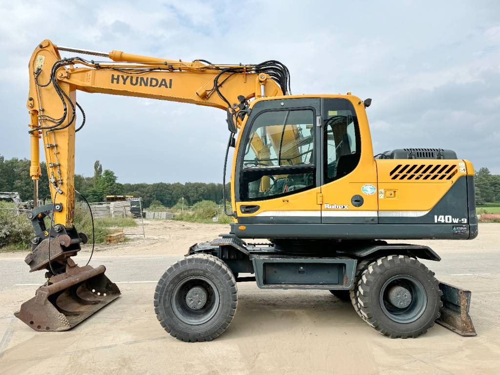 Hyundai R140W-9 - German Machine / Tilting Bucket