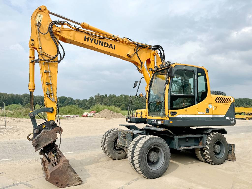 Hyundai R140W-9 - German Machine / Tilting Bucket