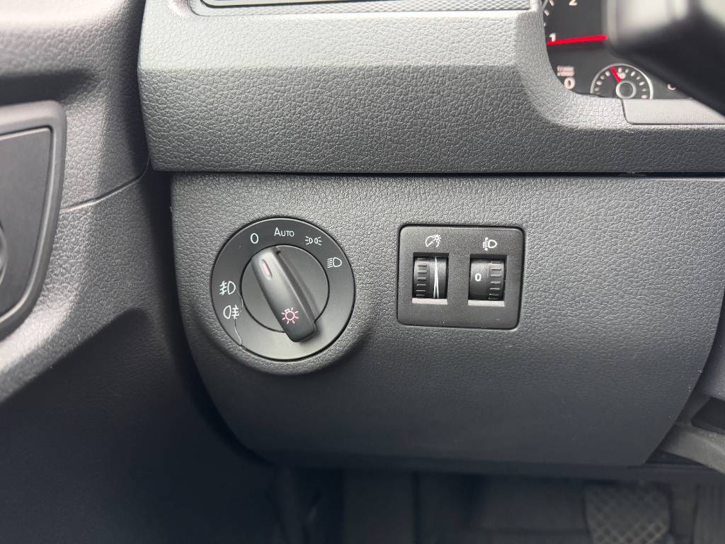 Volkswagen Caddy 100hp - Auto AC Cruise ParkPilot Heated seat