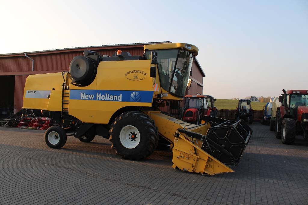 kombajn zbożowy new holland tc 5050