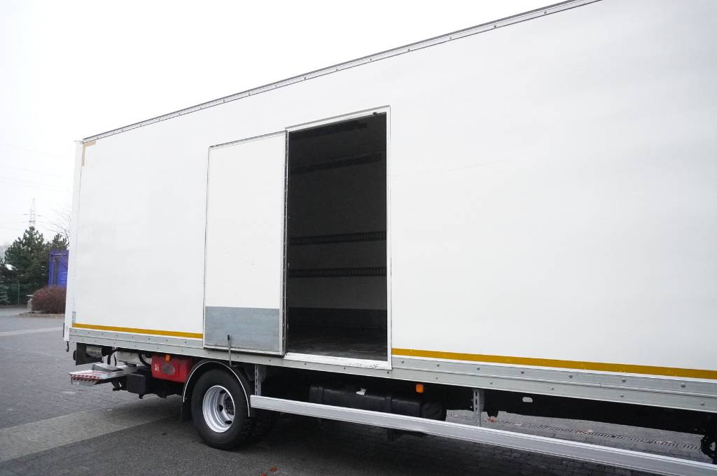 MAN TGL 12.190 / 2020 / Regnault Container 19 europall