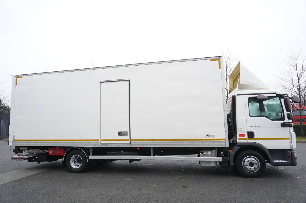 MAN TGL 12.190 / 2020 / Regnault Container 19 europall