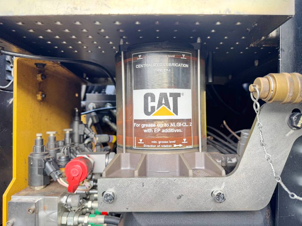 CAT M313D - Dutch Machine / Ride Control