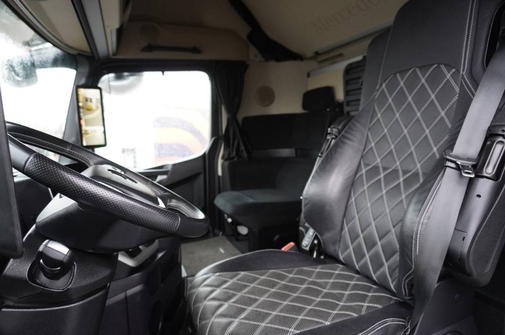 Mercedes-Benz Actros L 2853 BDF cab Gigaspace Lounge chair / 6x2