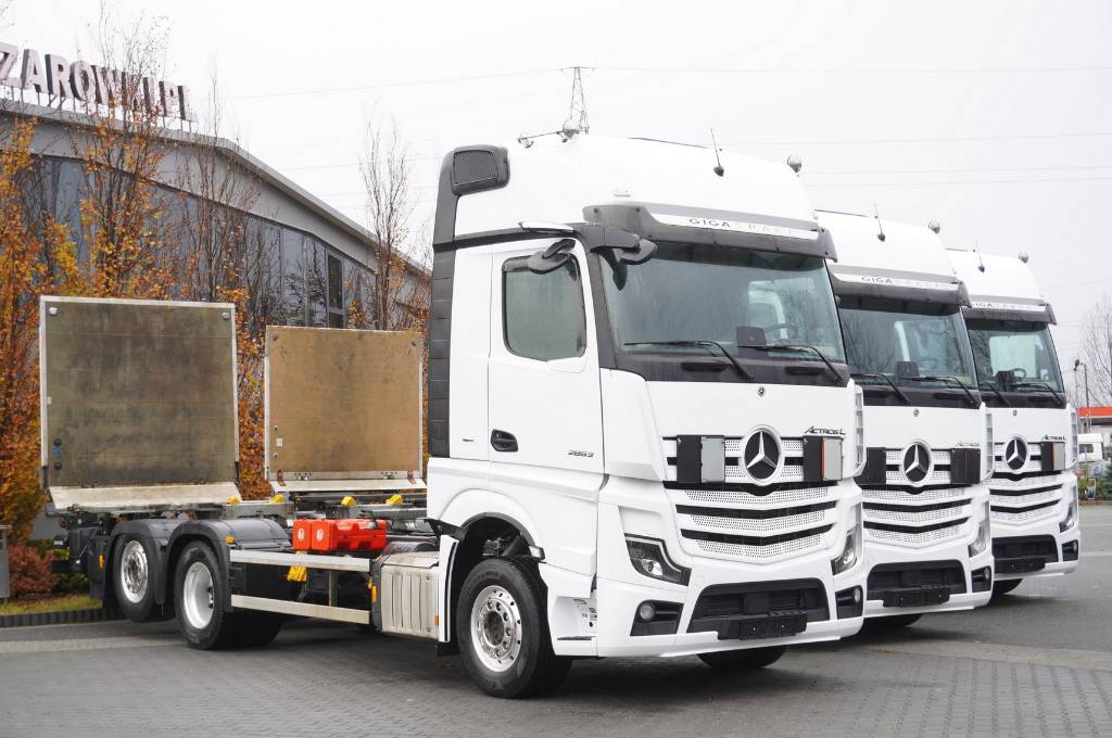 Mercedes-Benz Actros L 2853 BDF cab Gigaspace Lounge chair / 6x2