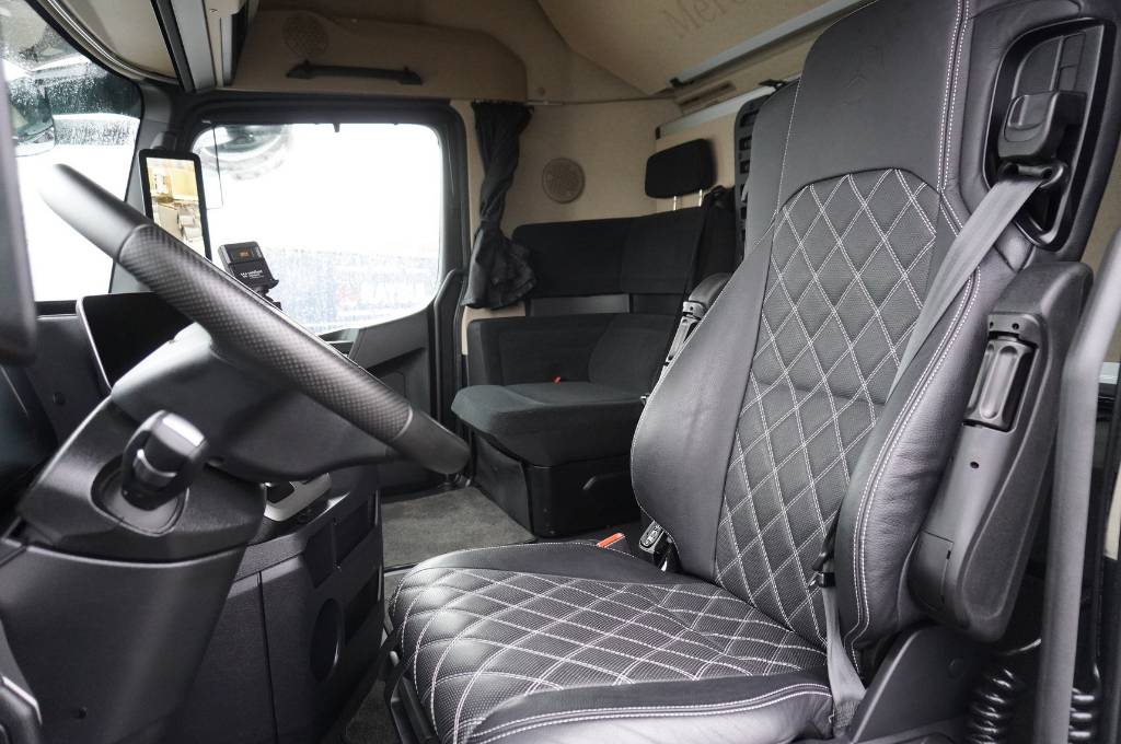 Mercedes-Benz Actros L 2853 BDF cab Gigaspace Lounge chair / 6x2