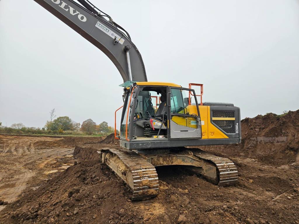 Volvo EC 250 E NL MIETE / RENTAL (12001053)