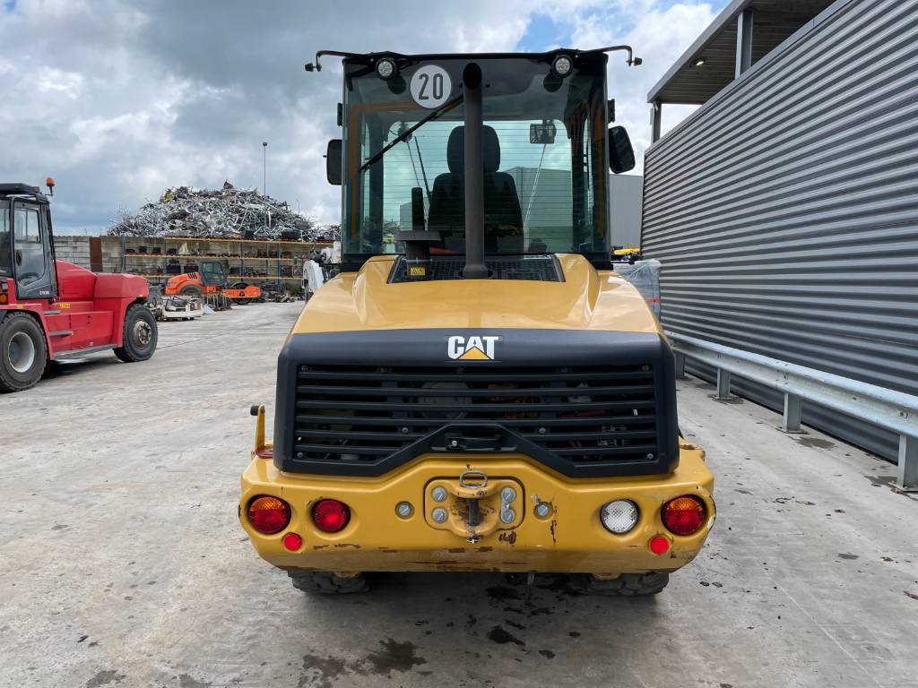 CAT 907 M