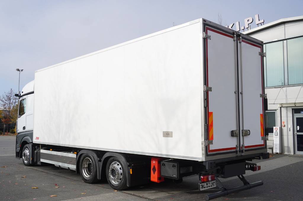 Mercedes-Benz Actros 2542 MP5 6x2 E6 / Kiesling refrigerated tru