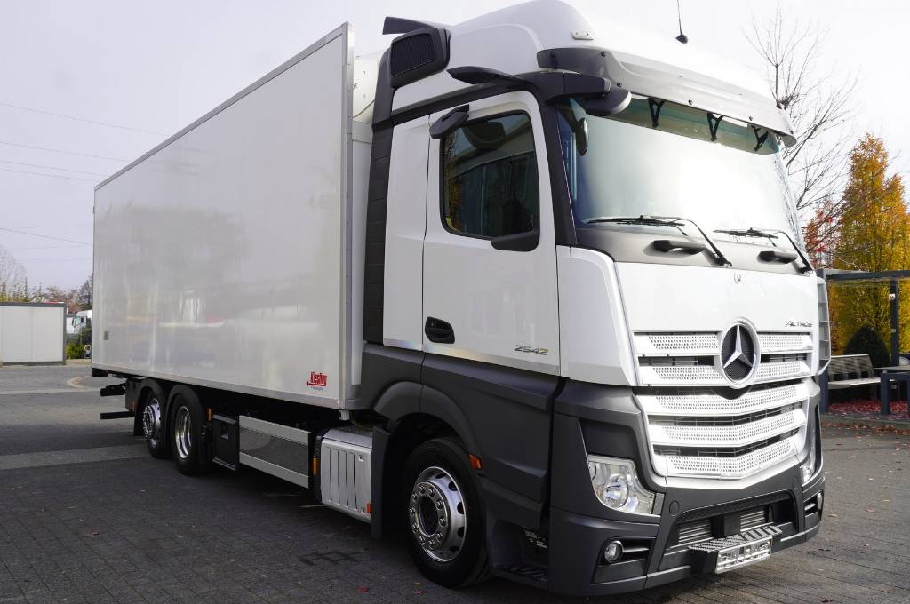 Mercedes-Benz Actros 2542 MP5 6x2 E6 / Kiesling refrigerated tru